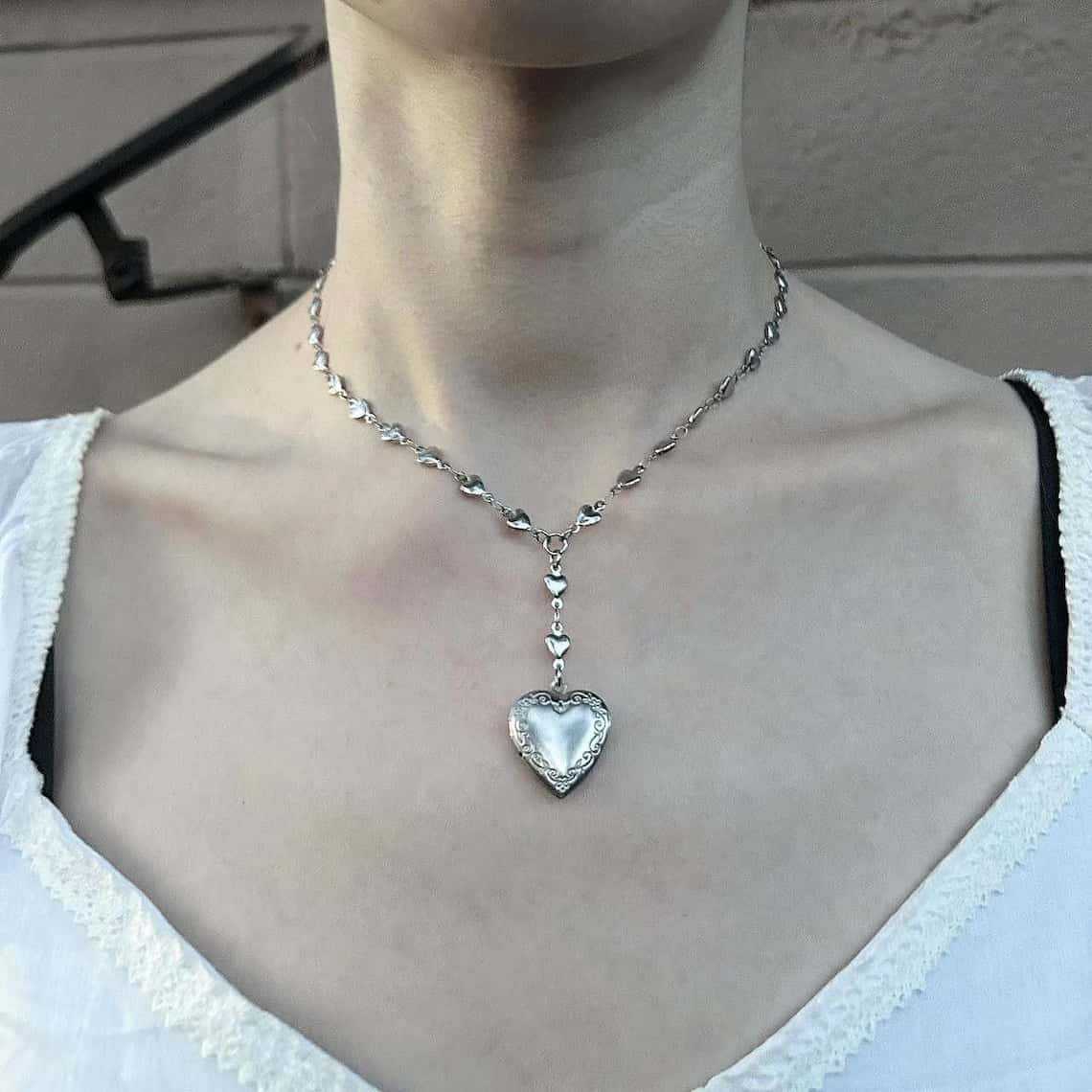 Heart Locket Necklace Photo - Kalung Rantai Rosario dengan Liontin Locket