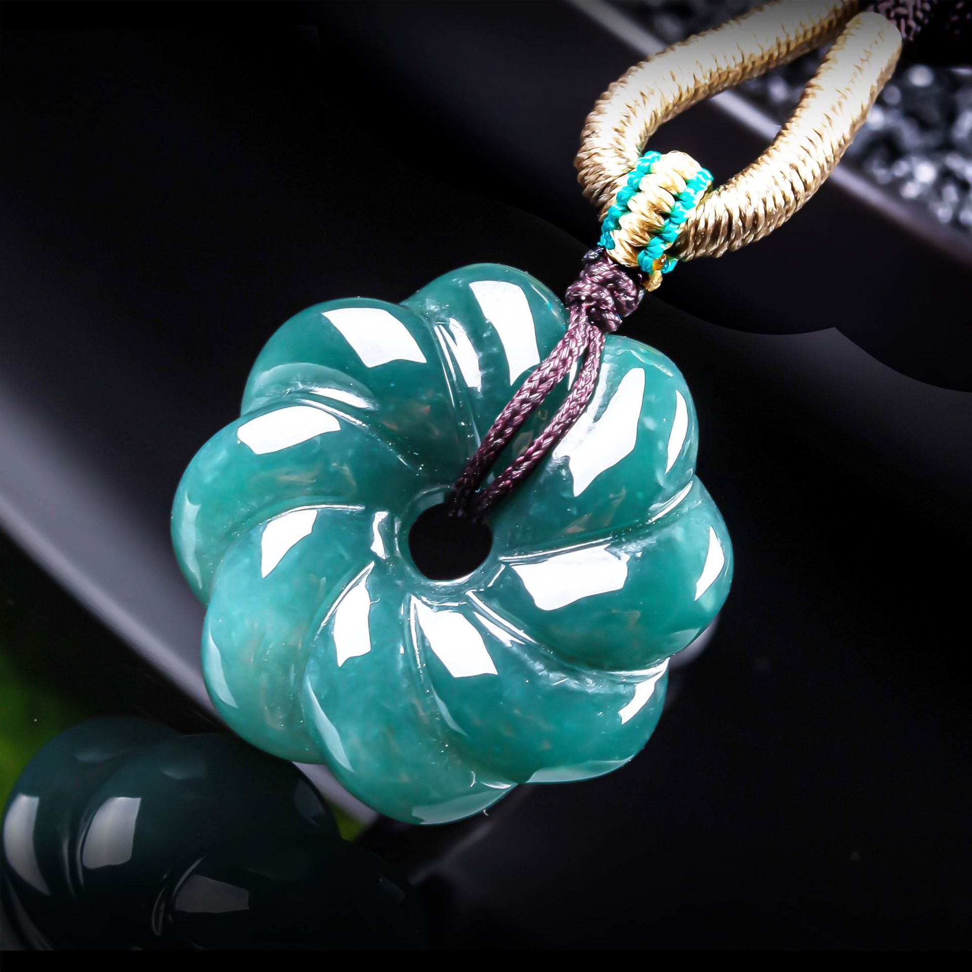 Kalung Liontin Bunga Giok Burm - Necklaces ulasan dan harga