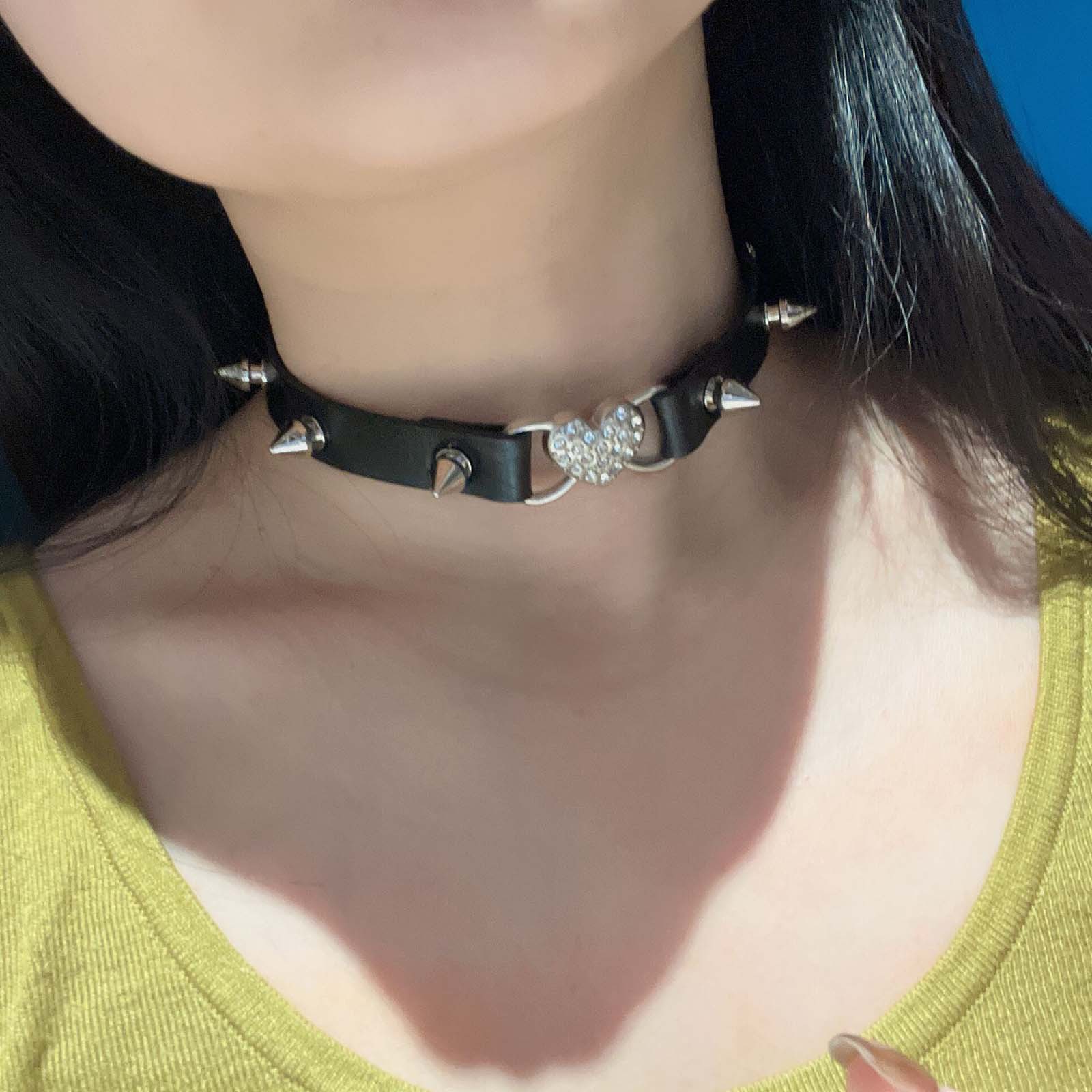 Kalung Choker Hitam Berbentuk  - Goth Punk Spike Choker ulasan dan harga