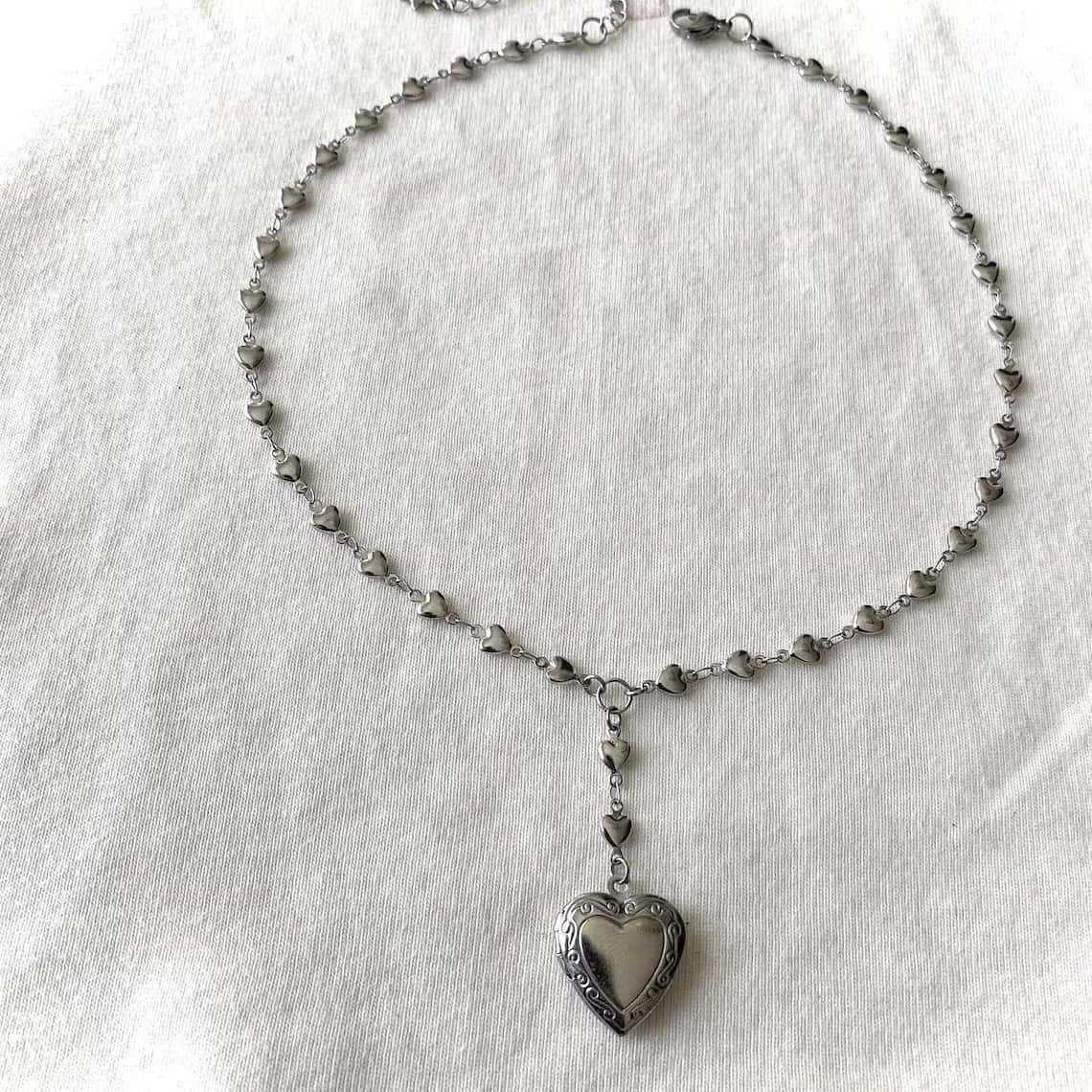 Kalung Rantai Rosario dengan L - Heart Locket Necklace Photo ulasan dan harga