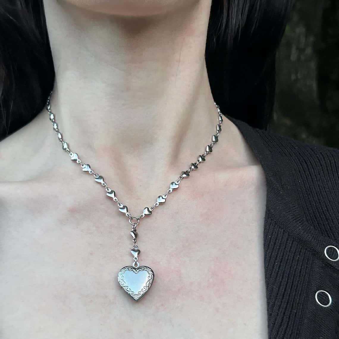 Kalung Rantai Rosario dengan L - Heart Locket Necklace Photo ulasan dan harga