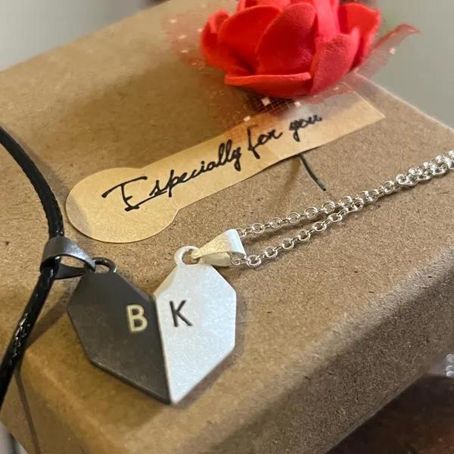 Set kalung hati magnetik pasan - Magnetic Couple Matching Necklaces ulasan dan harga