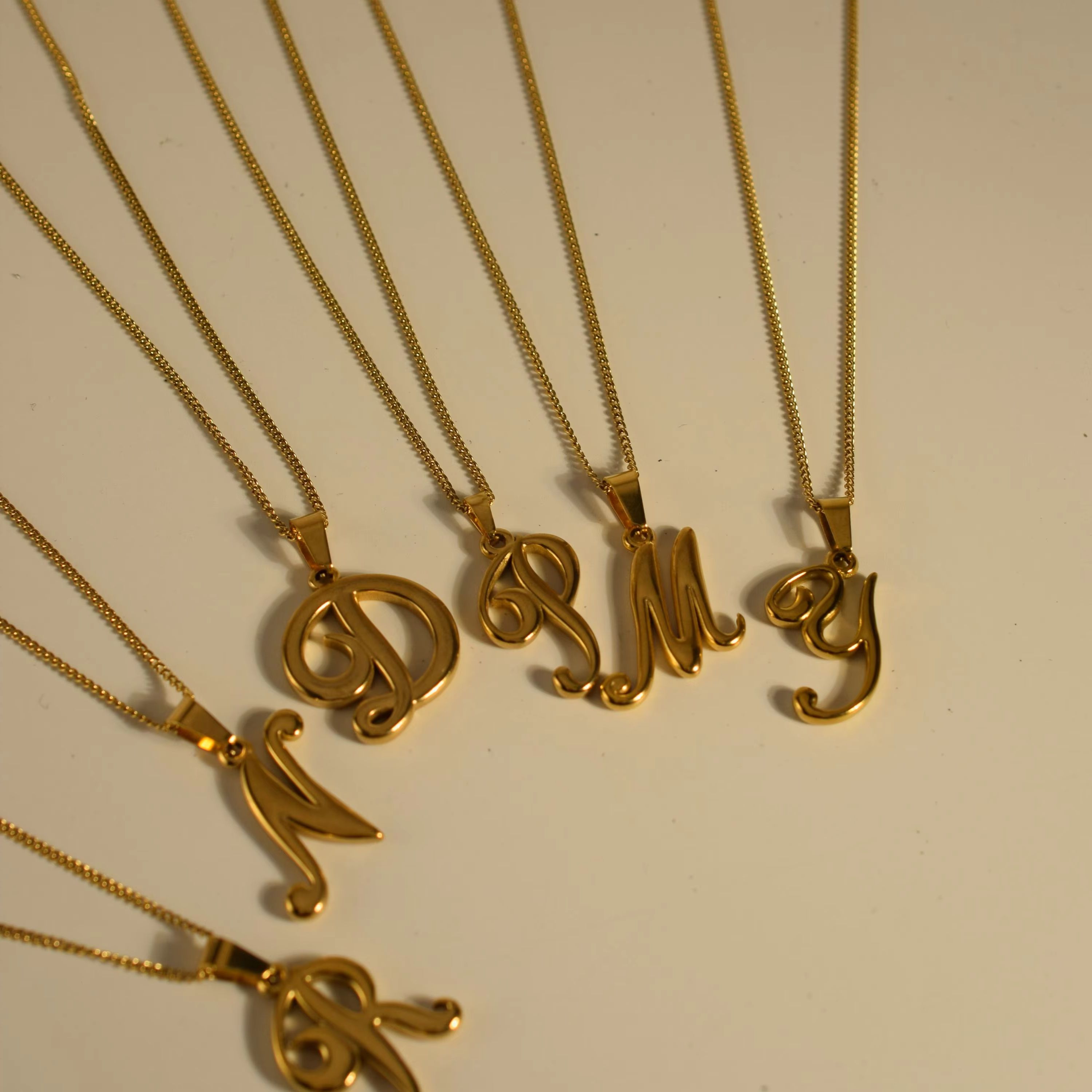 Liontin Huruf Vintage Baja Ant - Initial Letter Necklace 18K Gold ulasan dan harga